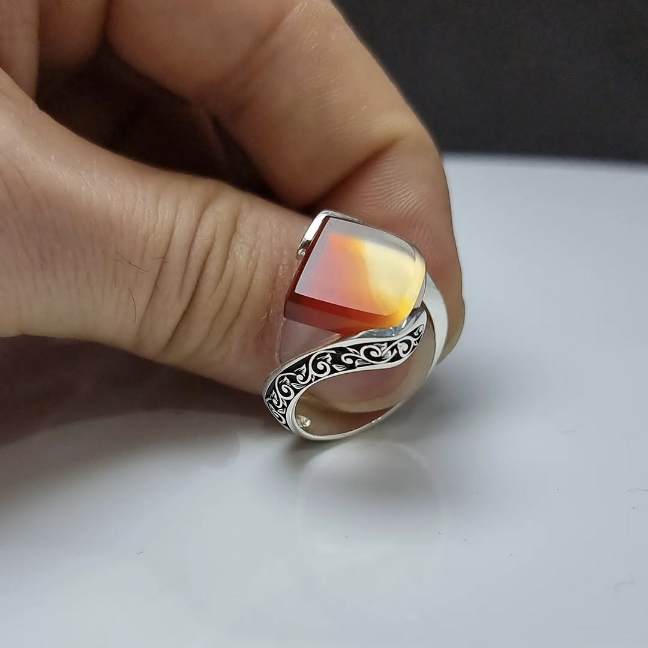 عقیق دو رنگ معدنی