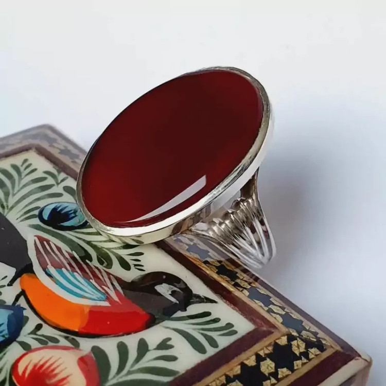 انگشتر عقیق سرخ معدنی اعلا با رکاب نقره عیار بالا