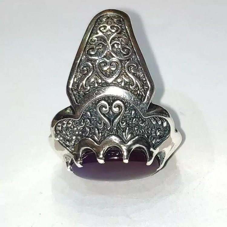 انگشتر عقیق یمنی سوسنی بسیار زیبا و خوش قواره با رکاب نقره عیار 925